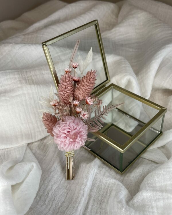 Couronne, boutonniére, peigne, boucle d'oreille en fleurs séchées maison cléome normandie caen