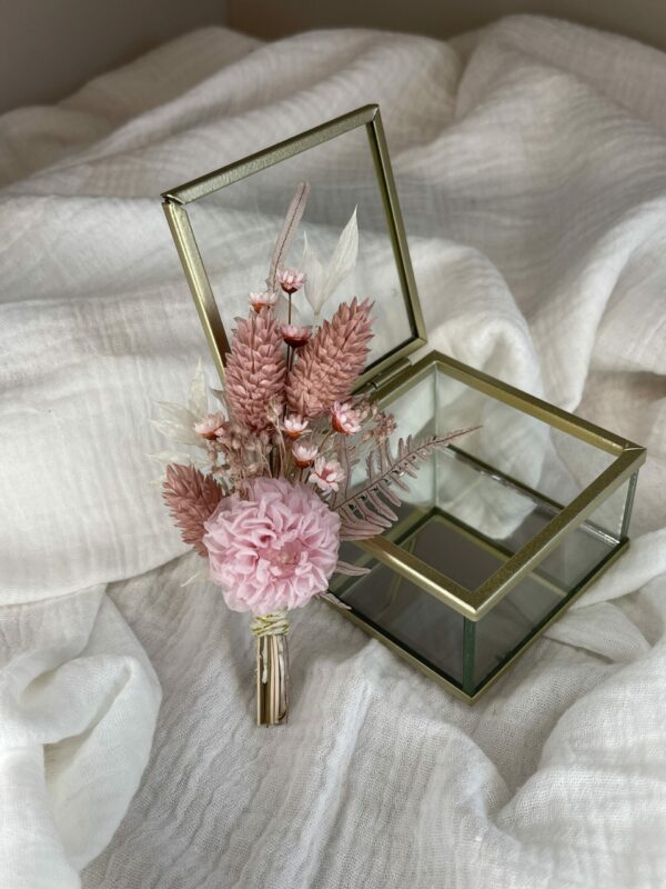 Couronne, boutonniére, peigne, boucle d'oreille en fleurs séchées maison cléome normandie caen