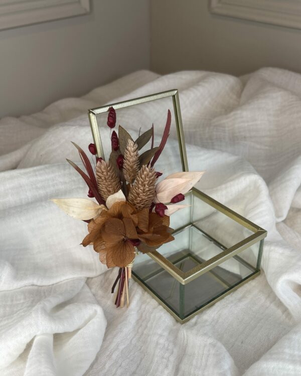 Couronne, boutonniére, peigne, boucle d'oreille en fleurs séchées maison cléome normandie caen