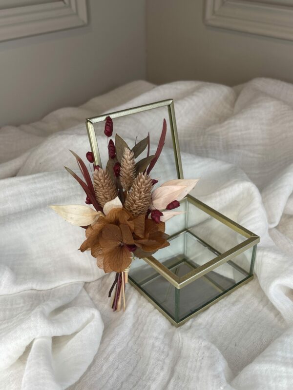 Couronne, boutonniére, peigne, boucle d'oreille en fleurs séchées maison cléome normandie caen