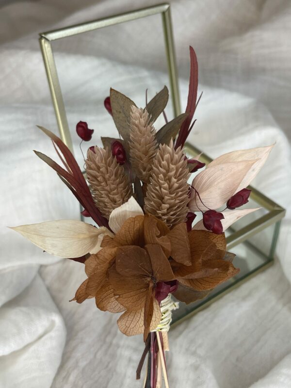 Couronne, boutonniére, peigne, boucle d'oreille en fleurs séchées maison cléome normandie caen