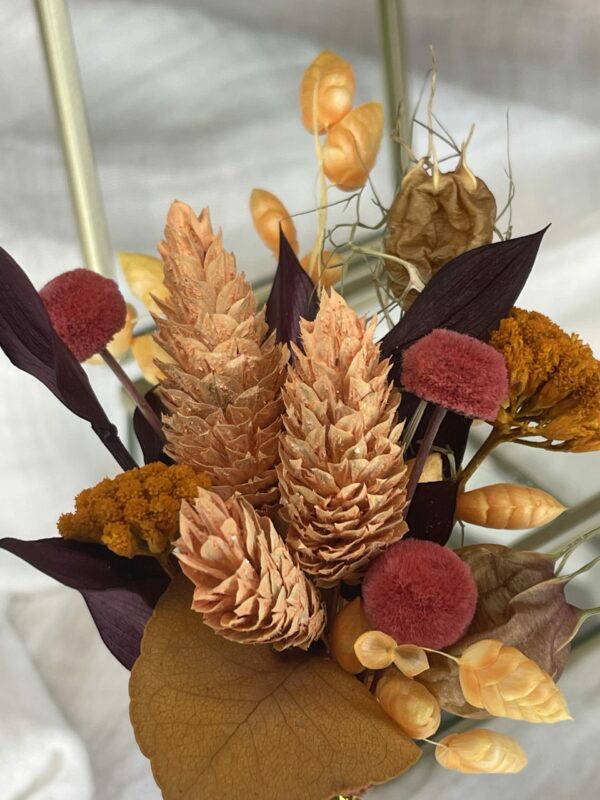 Couronne, boutonniére, peigne, boucle d'oreille en fleurs séchées maison cléome normandie caen