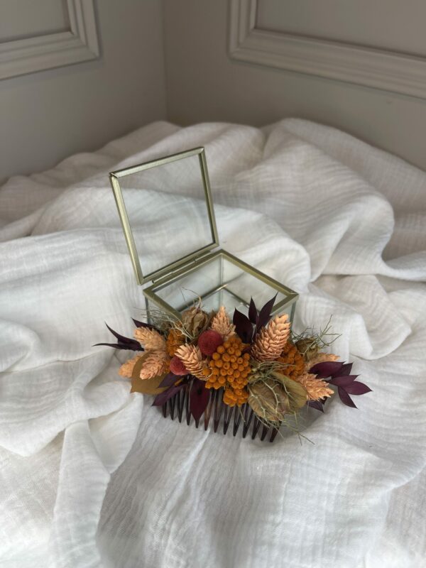 Couronne, boutonniére, peigne, boucle d'oreille en fleurs séchées maison cléome normandie caen