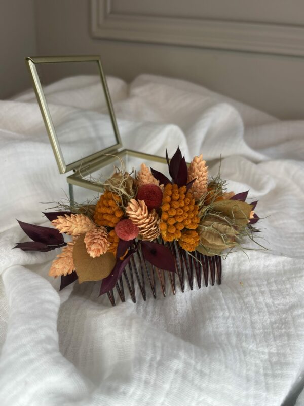 Couronne, boutonniére, peigne, boucle d'oreille en fleurs séchées maison cléome normandie caen