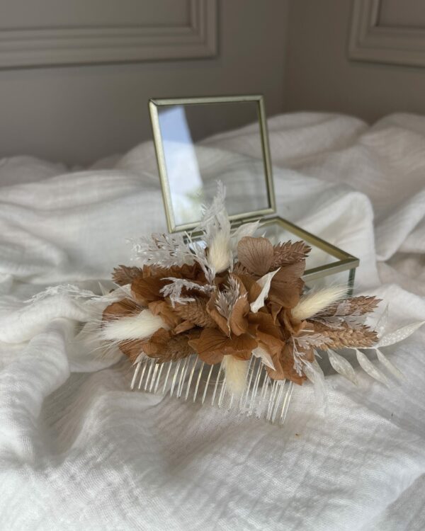 Couronne, boutonniére, peigne, boucle d'oreille en fleurs séchées maison cléome normandie caen