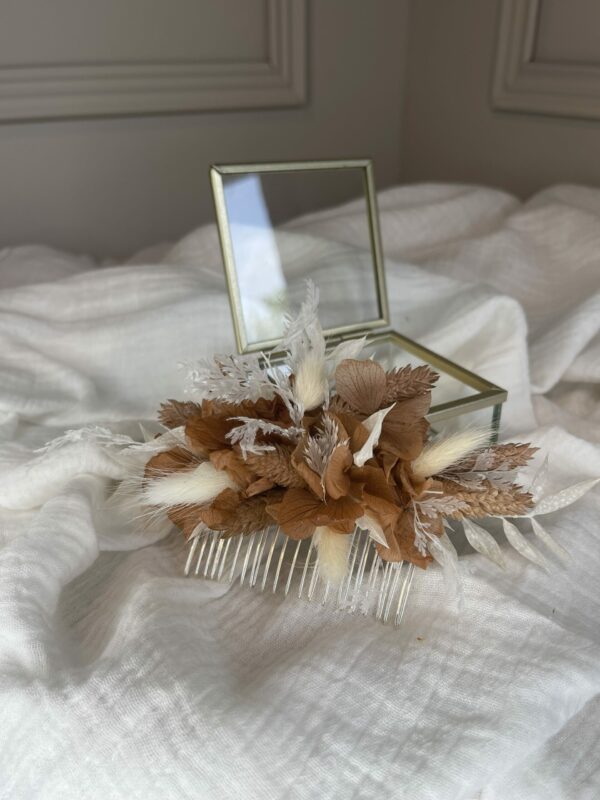 Couronne, boutonniére, peigne, boucle d'oreille en fleurs séchées maison cléome normandie caen