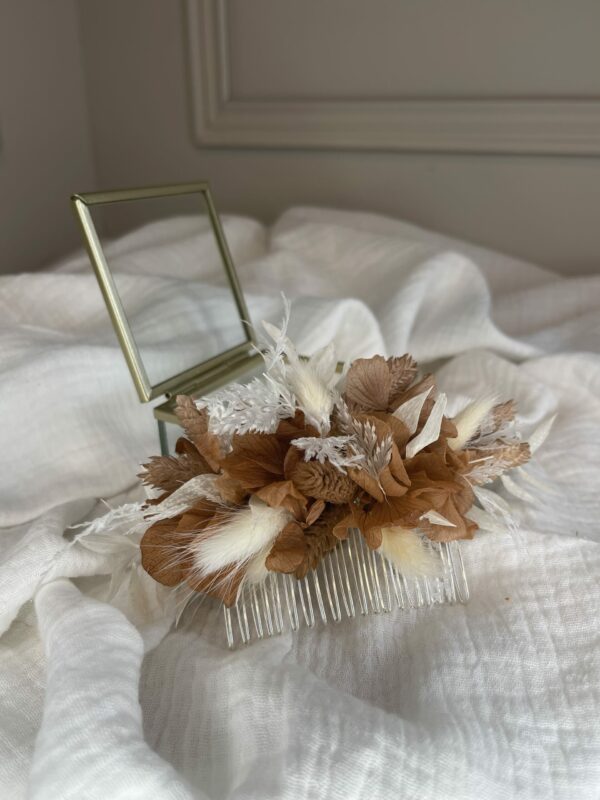 Couronne, boutonniére, peigne, boucle d'oreille en fleurs séchées maison cléome normandie caen