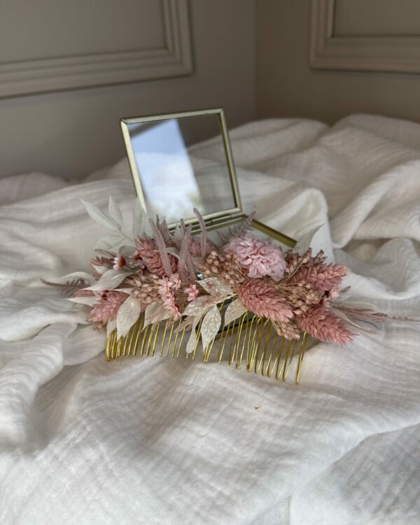 Couronne, boutonniére, peigne, boucle d'oreille en fleurs séchées maison cléome normandie caen