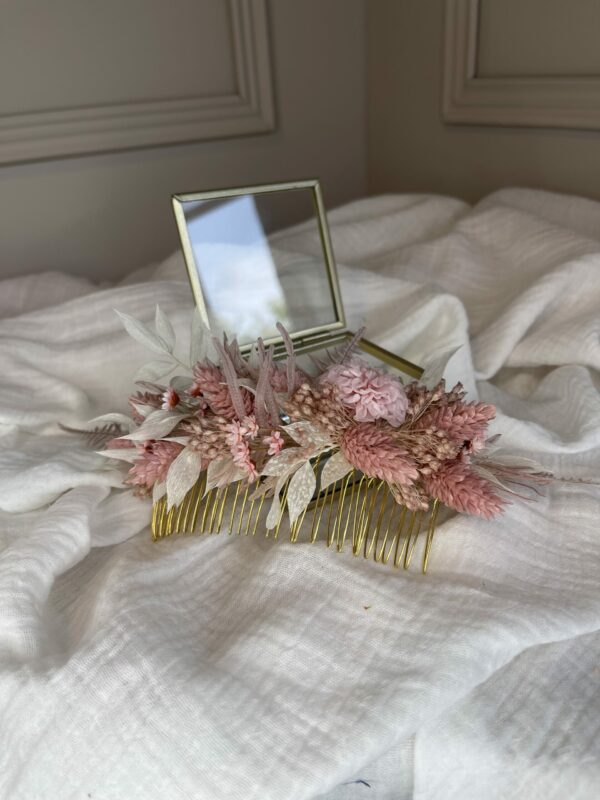 Couronne, boutonniére, peigne, boucle d'oreille en fleurs séchées maison cléome normandie caen