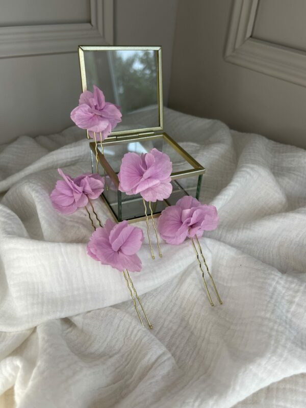 Couronne, boutonniére, peigne, boucle d'oreille en fleurs séchées maison cléome normandie caen