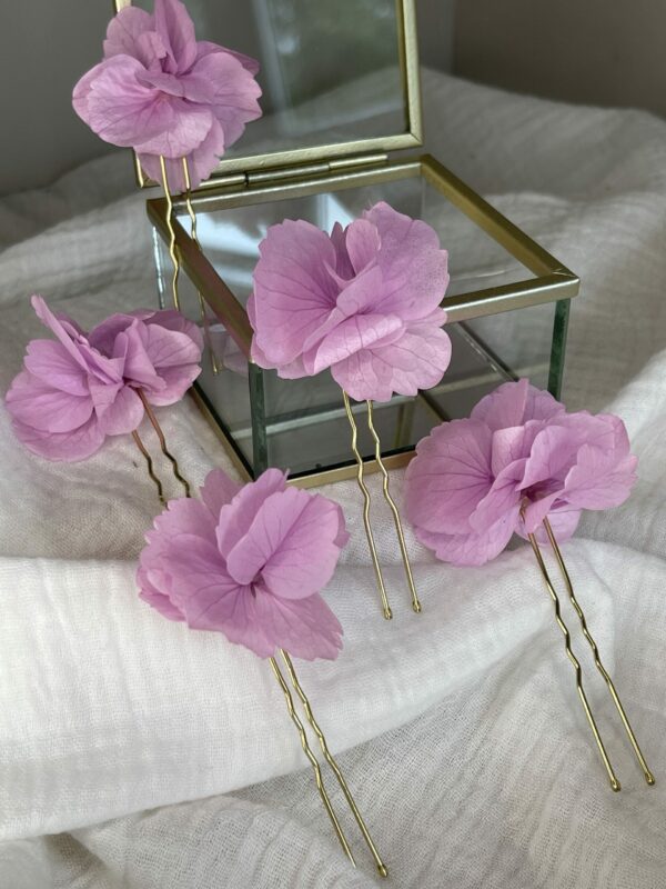 Couronne, boutonniére, peigne, boucle d'oreille en fleurs séchées maison cléome normandie caen