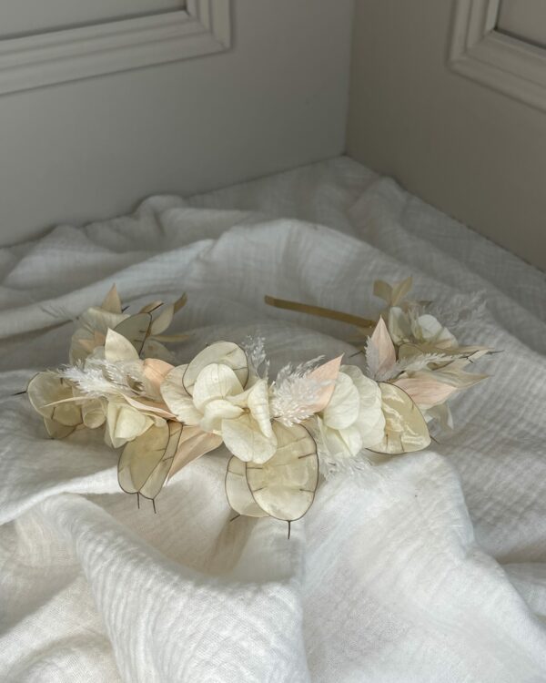 Couronne, boutonniére, peigne, boucle d'oreille en fleurs séchées maison cléome normandie caen