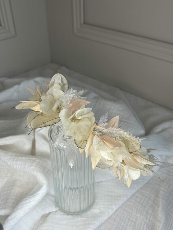 Couronne, boutonniére, peigne, boucle d'oreille en fleurs séchées maison cléome normandie caen