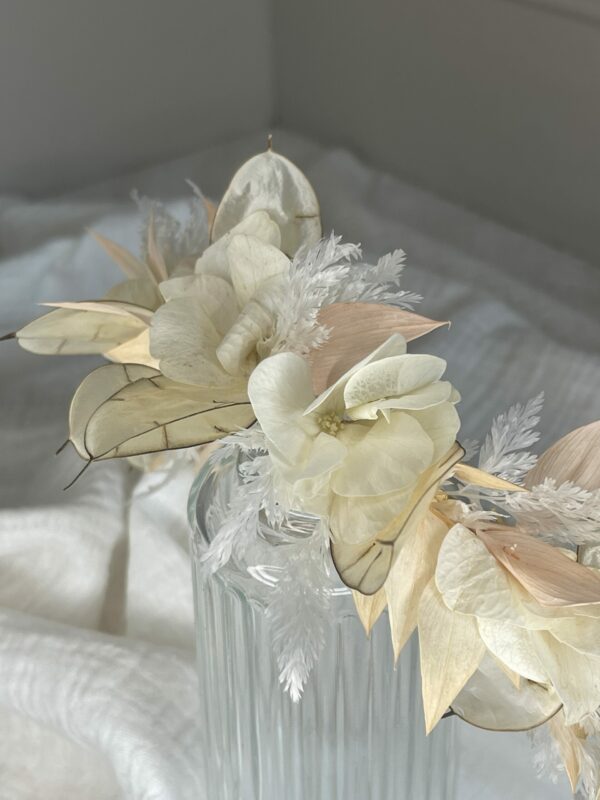 Couronne, boutonniére, peigne, boucle d'oreille en fleurs séchées maison cléome normandie caen