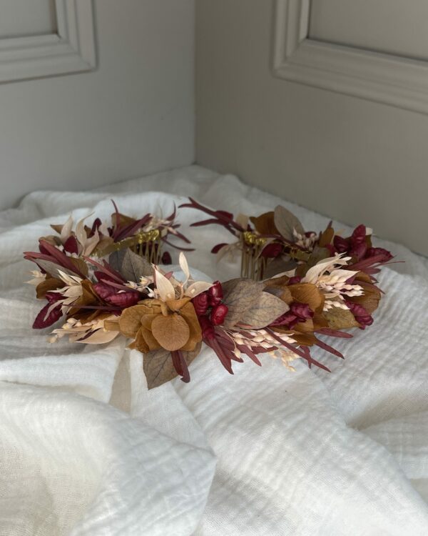 Couronne, boutonniére, peigne, boucle d'oreille en fleurs séchées maison cléome normandie caen