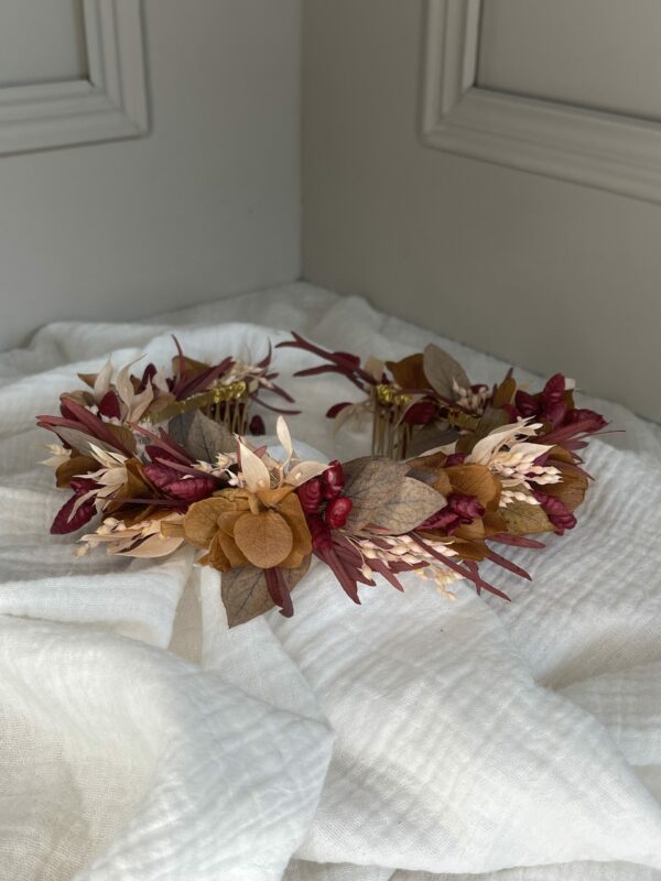 Couronne, boutonniére, peigne, boucle d'oreille en fleurs séchées maison cléome normandie caen