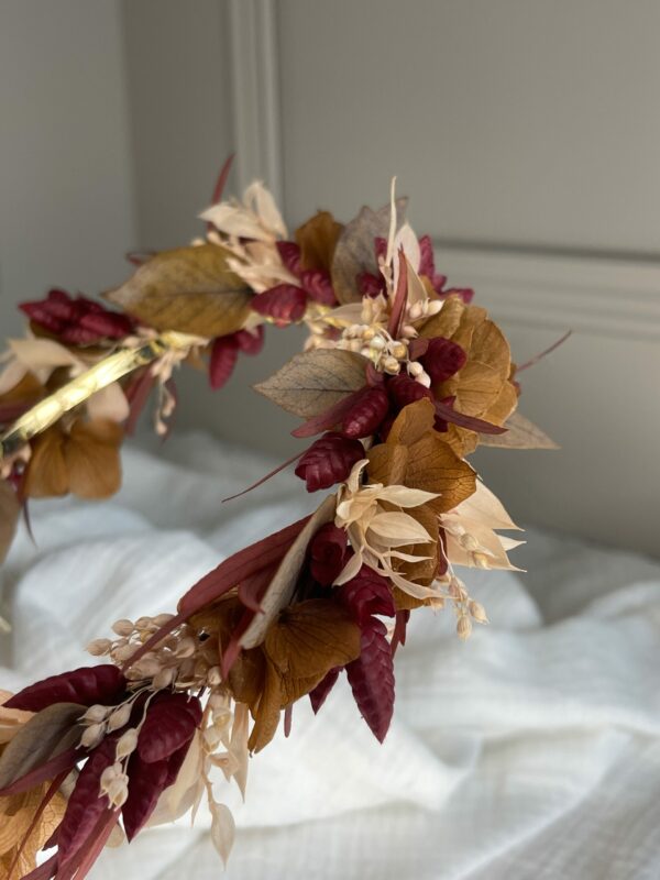 Couronne, boutonniére, peigne, boucle d'oreille en fleurs séchées maison cléome normandie caen